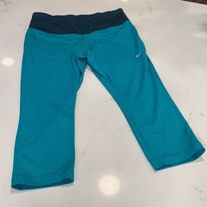 Women’s Nike Capri Relay tights